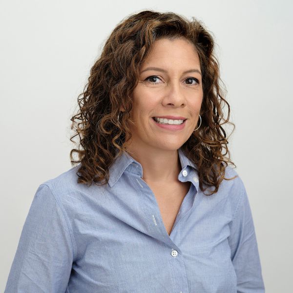 Headshot for Jennifer Valenzuela